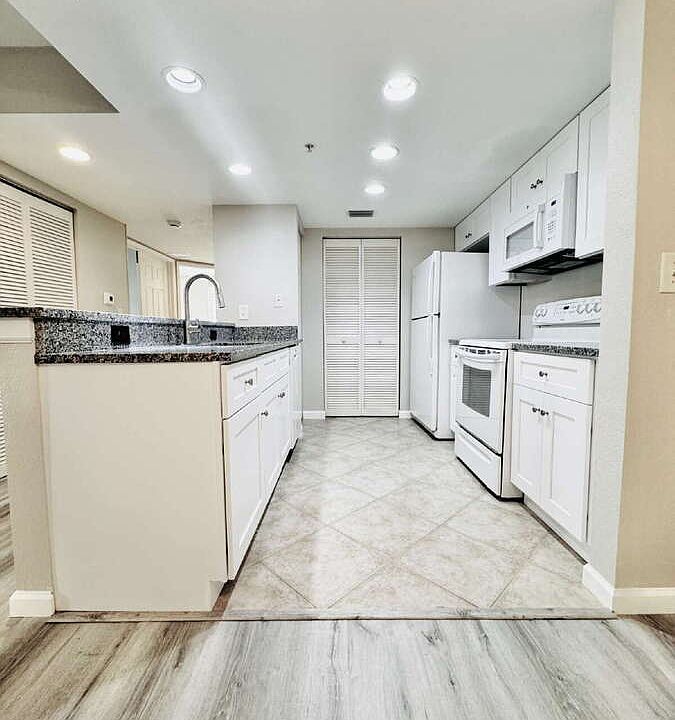1st image of 4121 Residence Dr APT 301