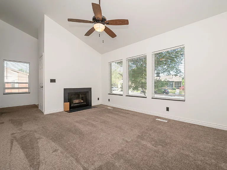 1356 E Merritt Cir — Photo 4