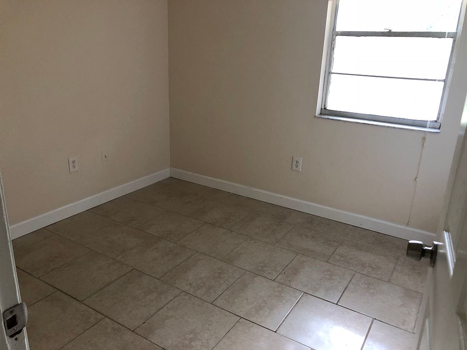 1st image of 1064 Venetian Pkwy