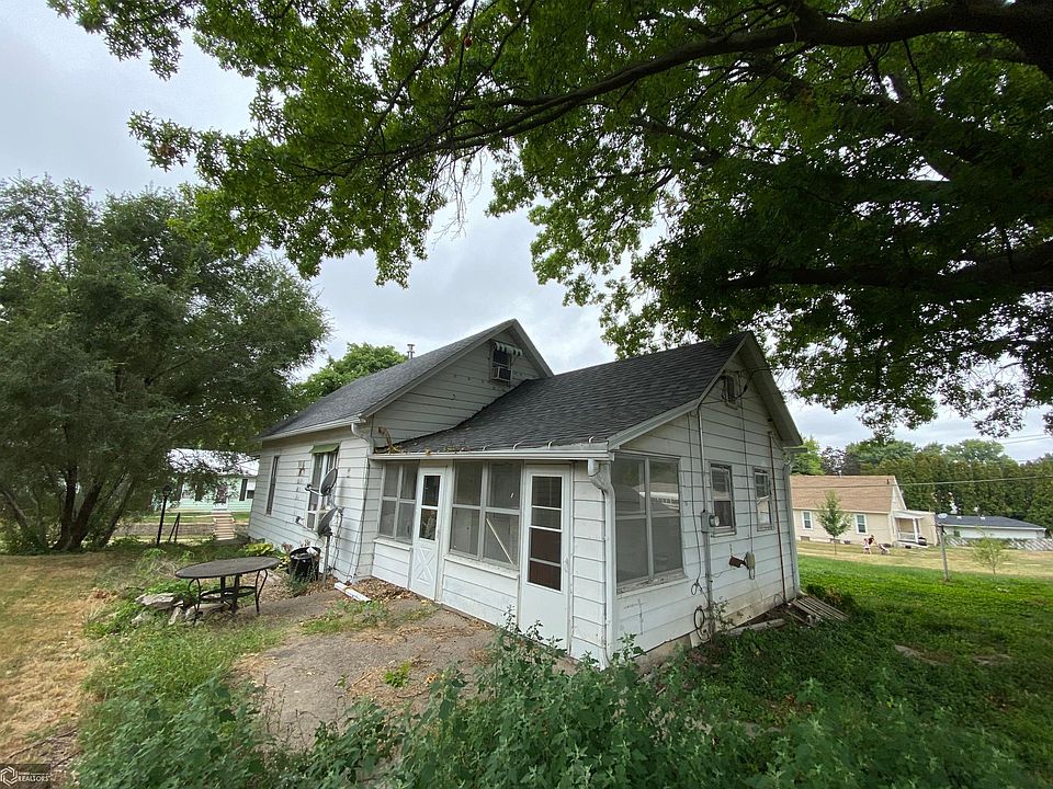 2nd image of 906 S 13th St