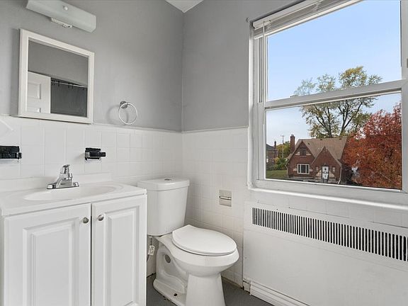 5th image of 18290 Prairie St