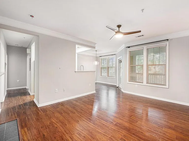 2125 Chatelain Way — Photo 4