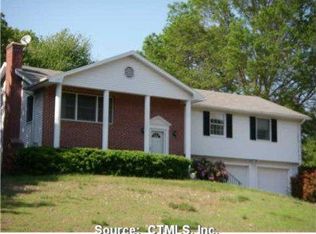 42 Greentree Dr, Waterford, CT 06385