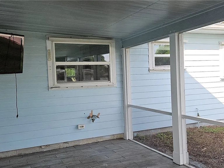 1626 Grace Ave — Photo 18