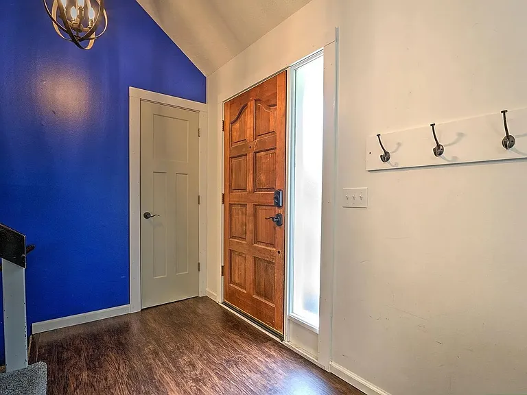 1329 Scott Rd — Photo 7
