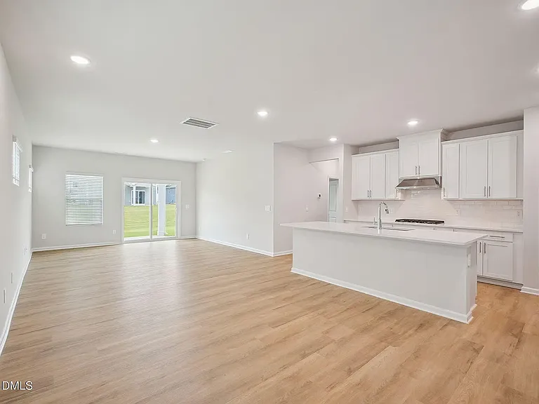 1040 Saint Lawrence Dr — Photo 5