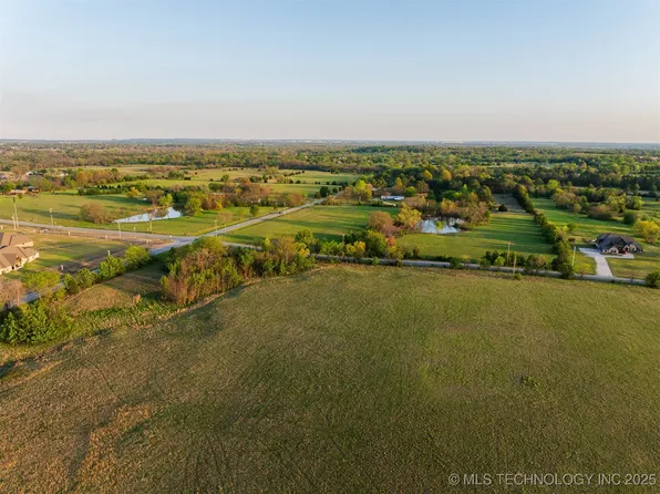 10 N Memorial Dr, Owasso, OK 74055