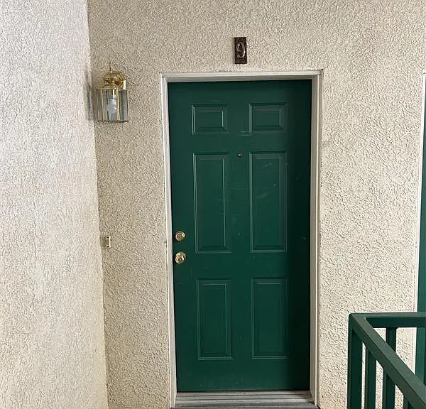 3011 Mandalay Grv #9 — Photo 2