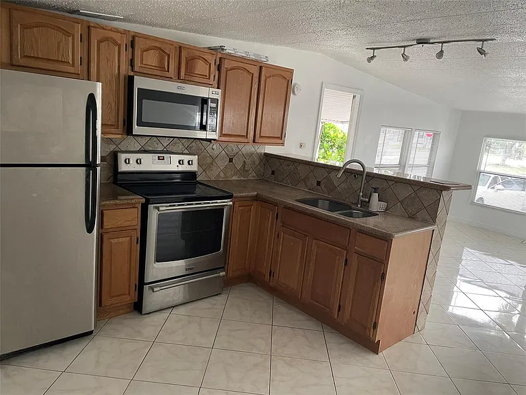 8580 SW 23rd Pl — Photo 4