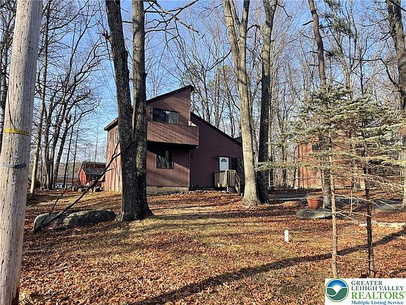 2nd image of 15 Hilltop Cir