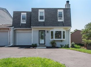 13 Larch Ct, Fishkill, NY 12524