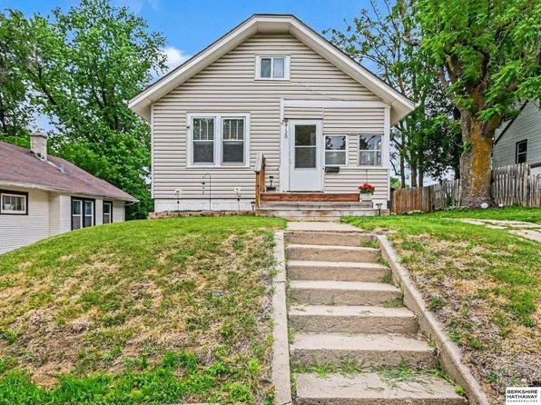 4120 Maple St, Omaha, NE 68111