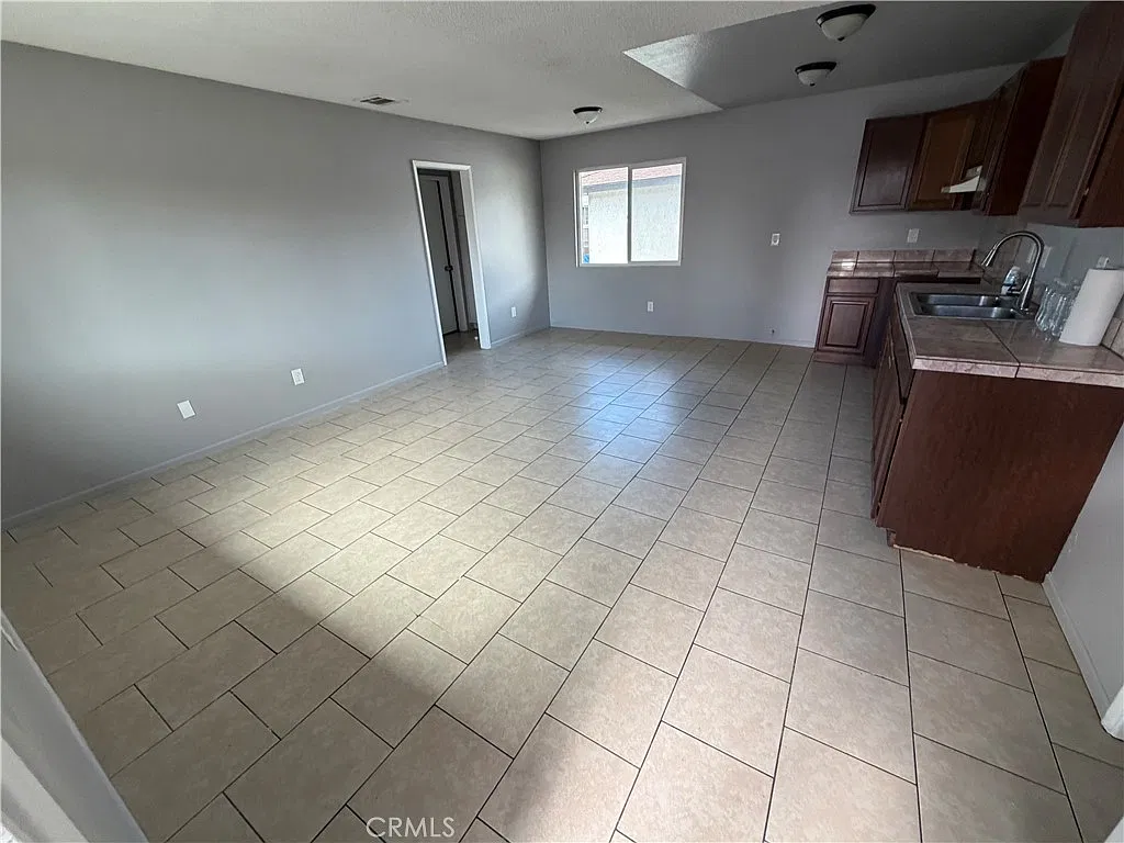 2 bed, 960 sqft, $2,200 — Photo 3