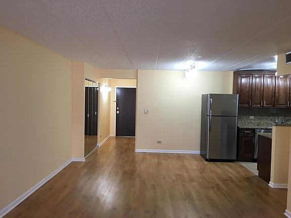 5th image of 3221 Parkway Dr #21
