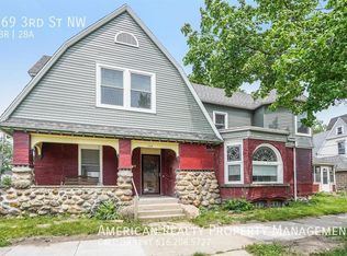 869 3rd St NW, Grand Rapids, MI 49504