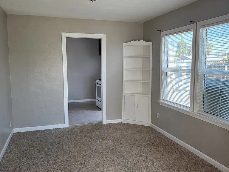 2612 Belle Ter — Photo 3