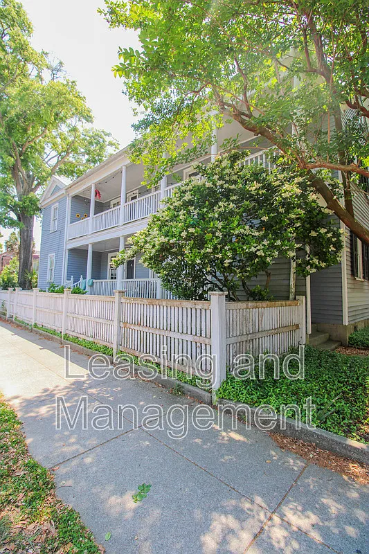 Building Photo - 156 Coming St #A