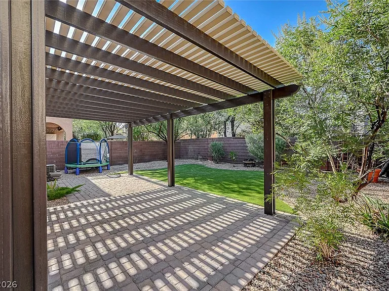 8454 Cerritos Ct — Photo 35