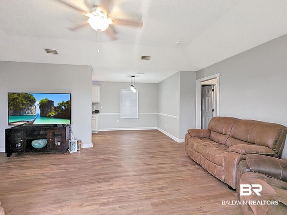 3rd image of 14336 Lexington Dr