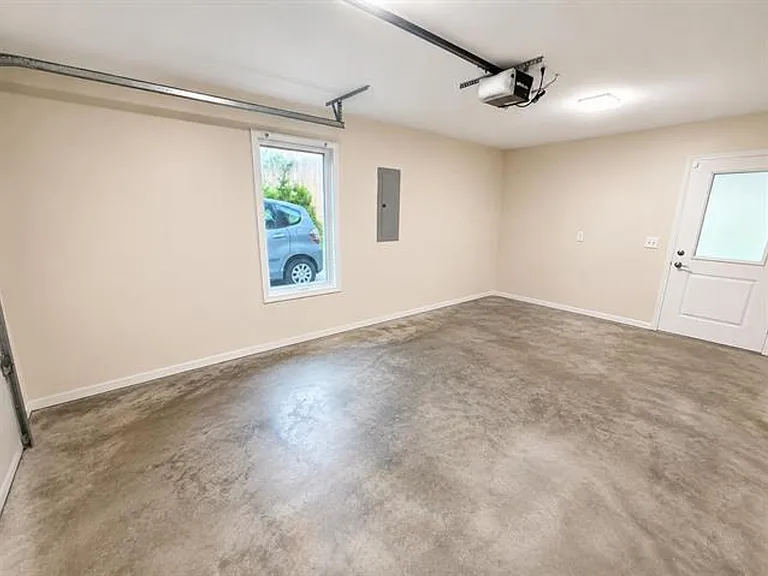 1285 King St — Photo 13