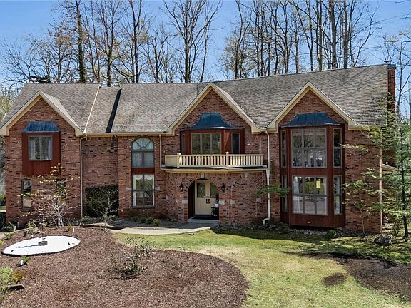 2nd image of 7 Deer Run Ct
