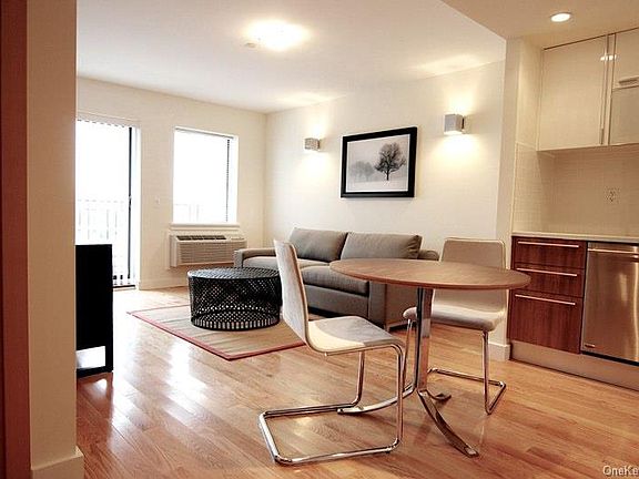4th image of 3135 31st Street #605