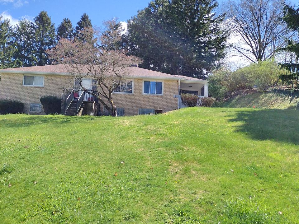 909 Orchard Park Dr.
Spacious Custom Brick Ranch
Pine Richland School District
