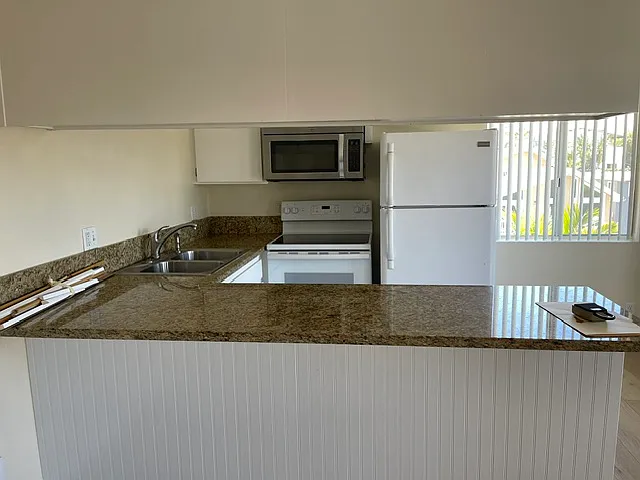 1 bed, 546 sqft, $2,400 — Photo 3