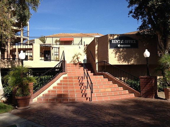 2nd image of 225 S Newhope St #306