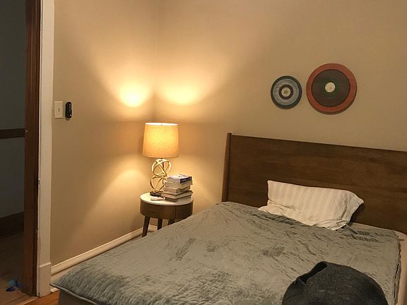 5th image of 2636 N Francisco Ave #1