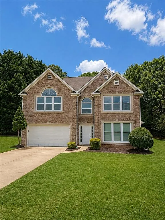 4 bed, 2.5 bath, 2406 sqft, $2,600 — Photo 2