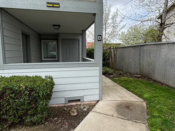 2411 Salyer St APT B, Medford, OR 97501