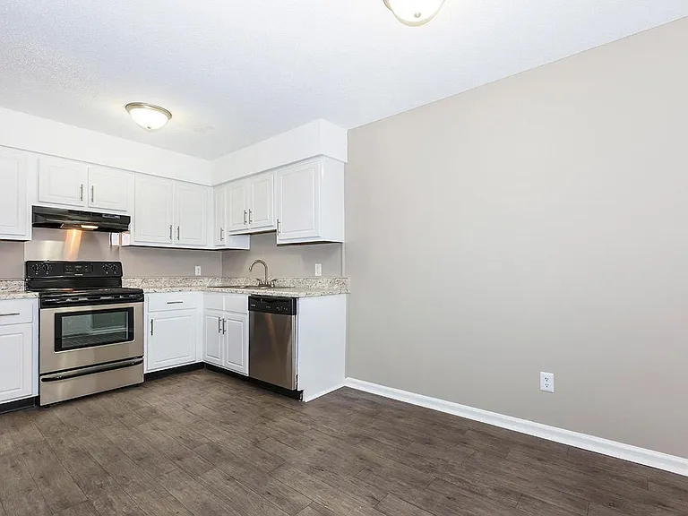 STAINLESS STEEL APPLIANCES IN LAUREL RIDGE APARTMENTS