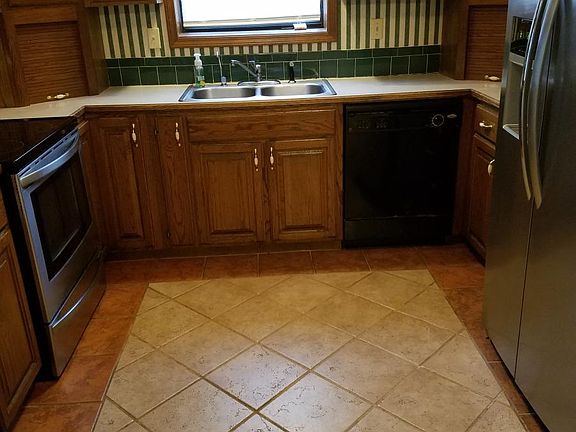 3rd image of 203 Wagonwheel Dr