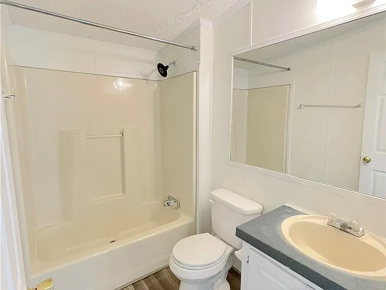 424 Washington Ln — Photo 21