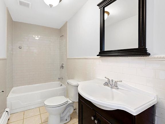 5th image of 305 Franklin Ave APT 3R