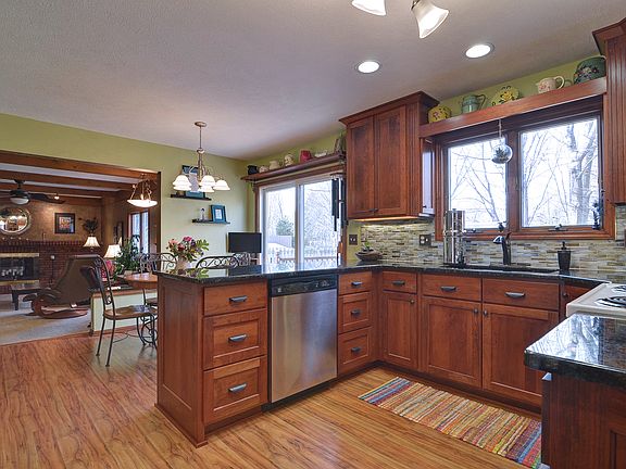 4th image of 20854 Burgandy Dr
