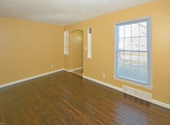 3rd image of 4719 Krueger Ave