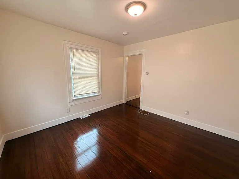 160 Ivy St — Photo 6
