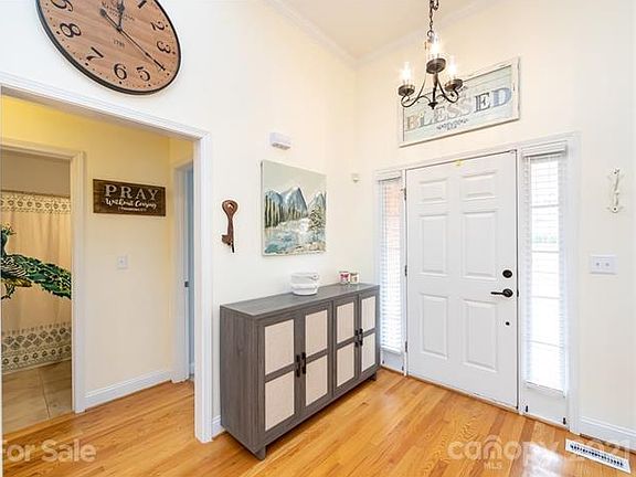 3rd image of 4710 Titus Ct
