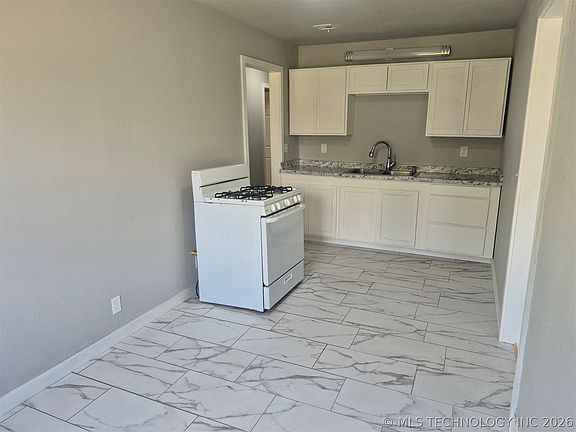5th image of 4670 N Hartford Ave