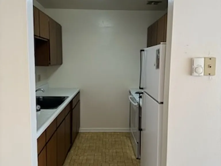 404 E Pine St — Photo 17