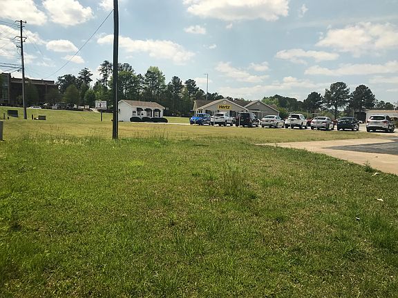 5th image of 250 Bullsboro Dr