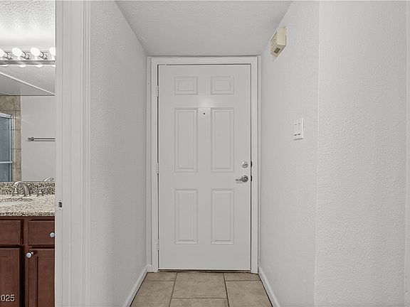 5th image of 745 Oakmont Ave Unit 1007