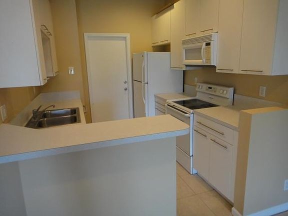 3rd image of 7651 Sonesta Shores Dr