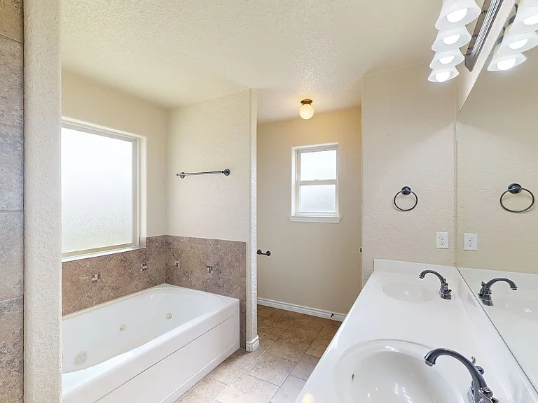 504 W Orion Dr — Photo 31