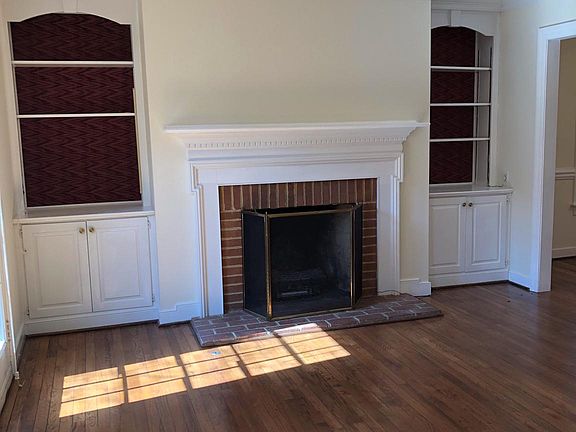 4th image of 821 College Ave