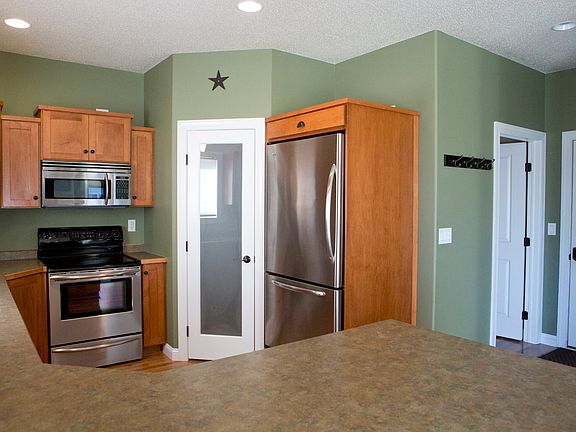 3rd image of 1044 Parkway Ln