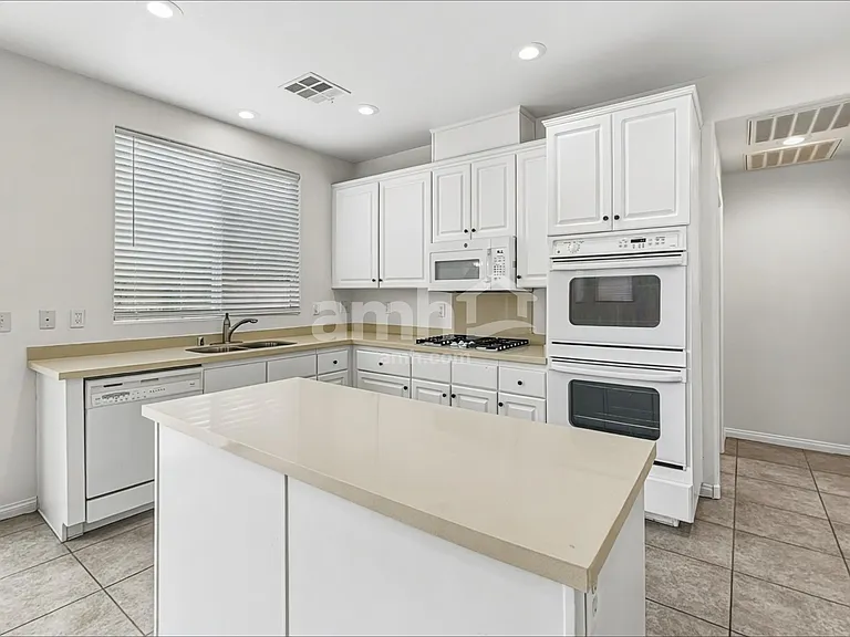 10432 Wellington Manor Ave — Photo 3