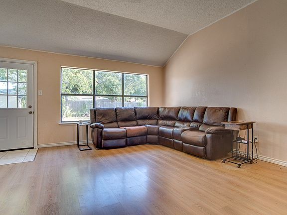 4th image of 6545 Meadowlark Ln E